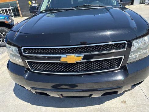 Used 2014 Chevrolet Suburban LS image 15