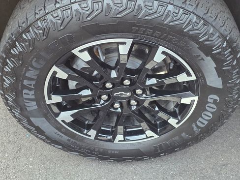 Certified 2024 Chevrolet Traverse Z71 w/ Enhanced Driving Package image 11