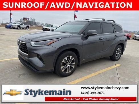 Used 2021 Toyota Highlander XLE image 1