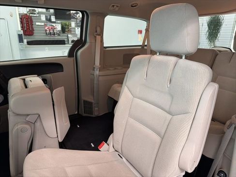 Used 2015 Dodge Grand Caravan SXT image 21