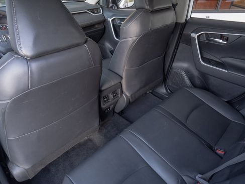 Used 2020 Toyota RAV4 XLE Premium image 18