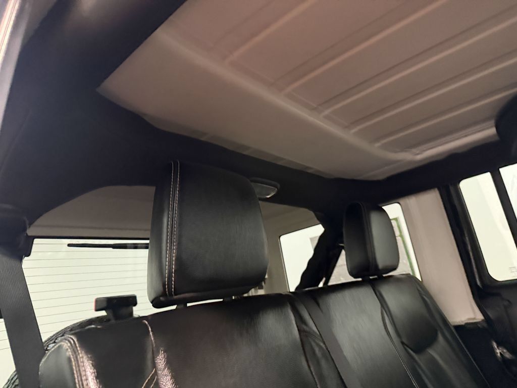 Used 2018 Jeep Wrangler Unlimited Sahara AWD/4WD image 15