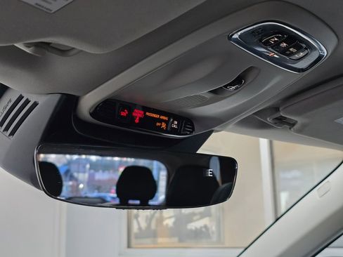 Used 2016 Volvo XC90 T6 Momentum w/ Momentum Plus Package image 17