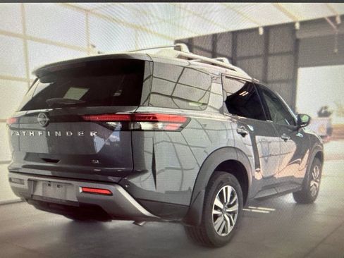 Used 2025 Nissan Pathfinder SL FWD image 4