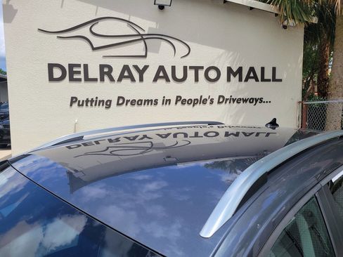 Used 2025 Volkswagen Taos SE FWD image 13