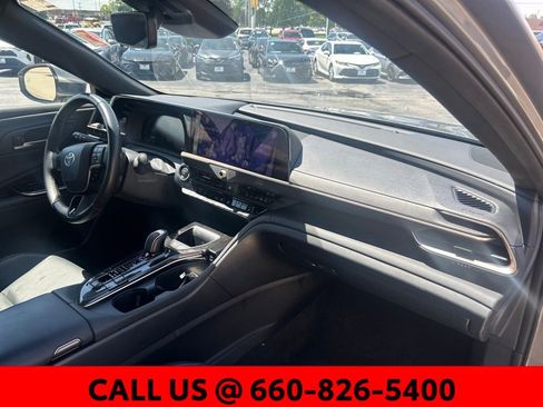 Used 2025 Toyota Crown AWD/4WD image 7