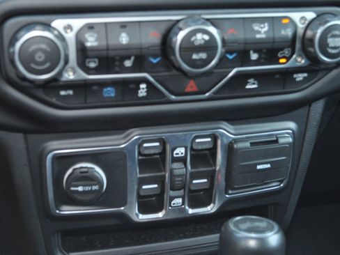 Used 2023 Jeep Wrangler Unlimited Sahara w/ Cold Weather Group AWD/4WD image 16