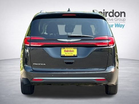 Used 2022 Chrysler Pacifica Touring-L FWD image 5