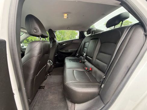 Used 2018 Chevrolet Malibu LT w/ Leather Package FWD image 12