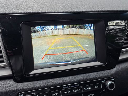 Used 2017 Kia Niro LX image 29