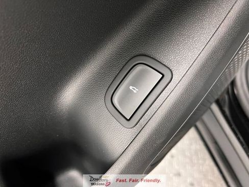 New 2026 Chevrolet Traverse LT w/ Sun and Wheel Package FWD image 28