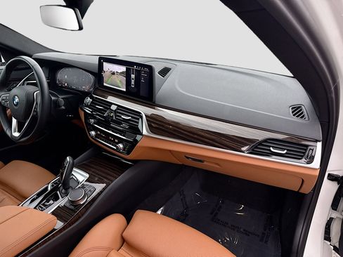 Used 2023 BMW 530i w/ Premium Package RWD image 14