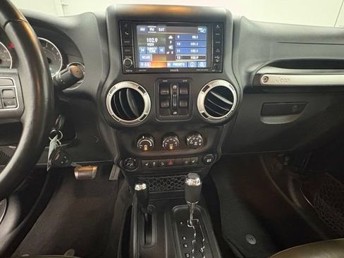 Used 2016 Jeep Wrangler Unlimited Sahara w/ Dual Top Group AWD/4WD image 20