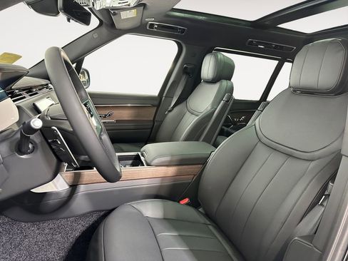 New 2026 Land Rover Range Rover Long Wheelbase SE image 9