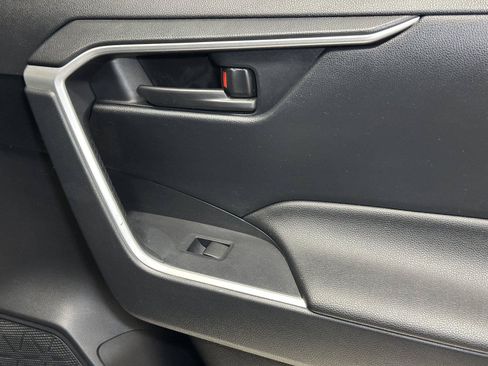 Used 2019 Toyota RAV4 LE w/ All Weather Liner Package AWD/4WD image 33
