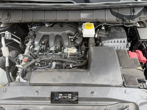 Certified 2025 Nissan Pathfinder SV FWD image 16