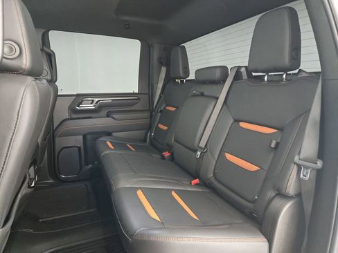 Used 2025 GMC Sierra 2500 AT4 image 31