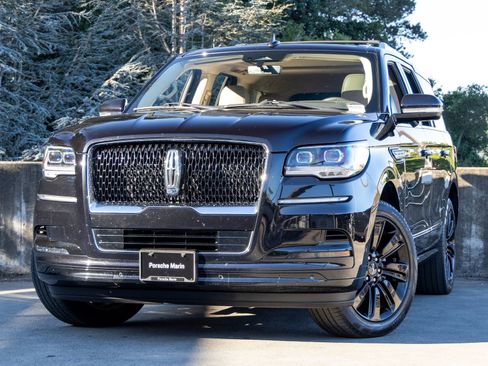 Used 2023 Lincoln Navigator Reserve AWD/4WD image 1