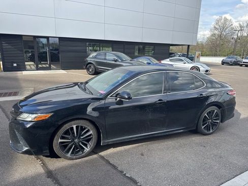 Used 2018 Toyota Camry XSE image 6