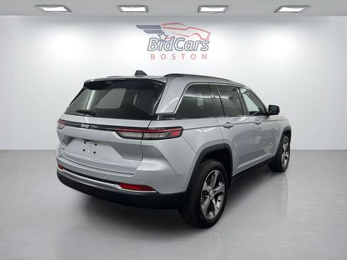 Used 2022 Jeep Grand Cherokee Limited 4xe w/ Luxury Tech Group II AWD/4WD image 4
