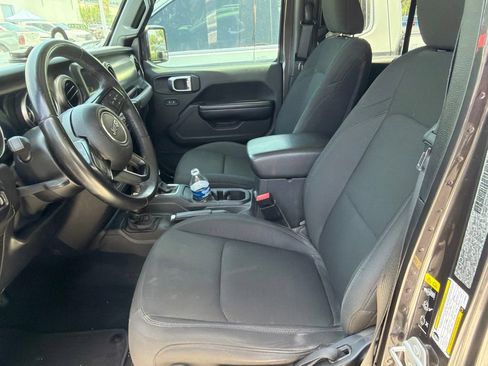 Used 2020 Jeep Gladiator Sport w/ Quick Order Package 24S AWD/4WD image 10