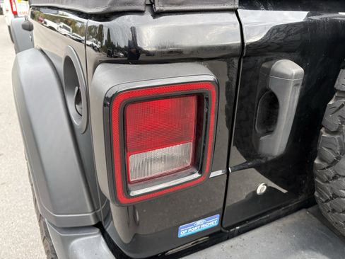 Used 2019 Jeep Wrangler Sport image 14