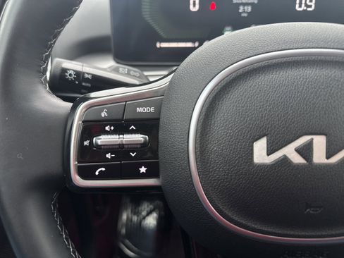 Used 2024 Kia Sorento S image 25