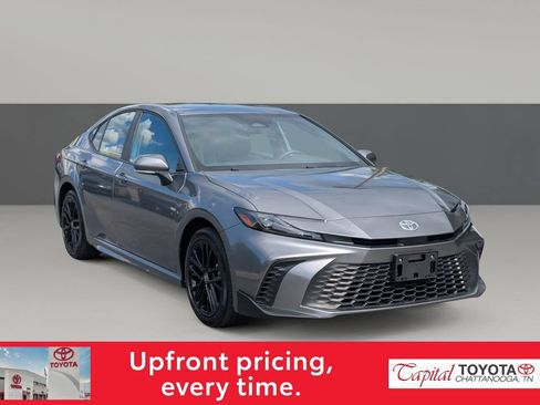 Used 2026 Toyota Camry SE AWD/4WD image 2