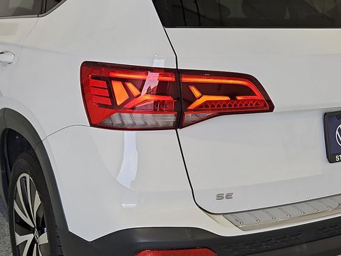 Certified 2023 Volkswagen Taos SE FWD image 7