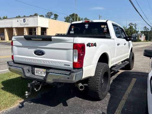 Used 2017 Ford F250 XLT w/ XLT Premium Package AWD/4WD image 4