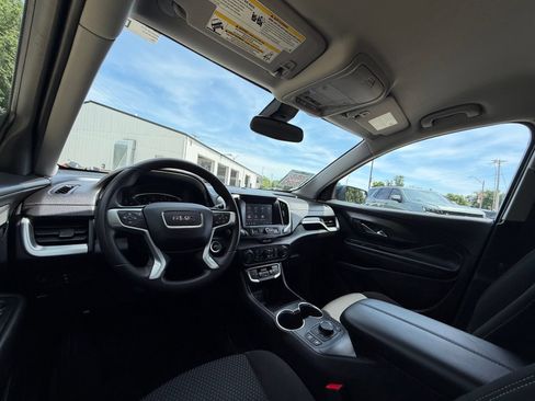 Used 2023 GMC Terrain SLE w/ Driver Convenience Package FWD image 17