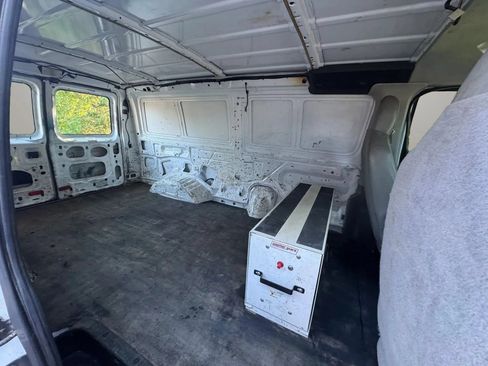 Used 2014 Ford E-350 and Econoline 350 Super Duty RWD image 5