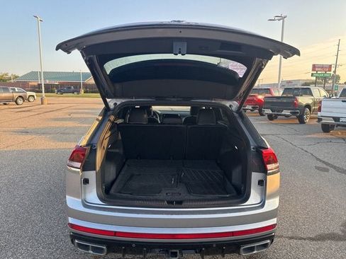 Used 2024 Volkswagen Atlas Cross Sport SEL Premium R-Line image 11