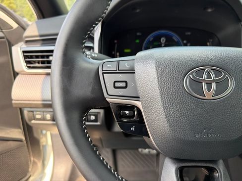Used 2025 Toyota Camry SE w/ Convenience Package FWD image 16