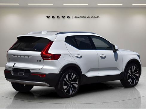 Certified 2025 Volvo XC40 B5 Plus w/ Protection Package Premier image 4