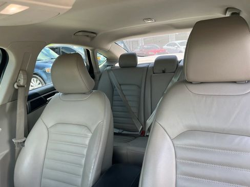 Used 2017 Ford Fusion SE w/ Fusion SE Technology Package FWD image 12