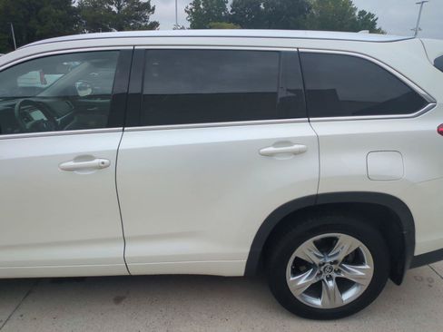 Used 2018 Toyota Highlander Limited FWD image 29