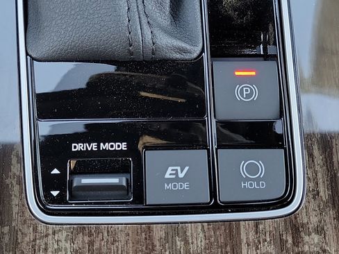 New 2025 Toyota Sienna Platinum image 15