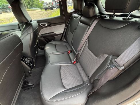 Used 2025 Jeep Compass Latitude AWD/4WD image 36