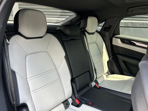 Certified 2025 Porsche Cayenne S AWD/4WD image 24