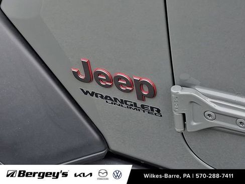 Used 2018 Jeep Wrangler Unlimited Rubicon w/ Dual Top Group image 32