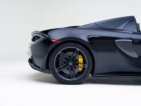 Used 2019 McLaren 570S Spider image 20