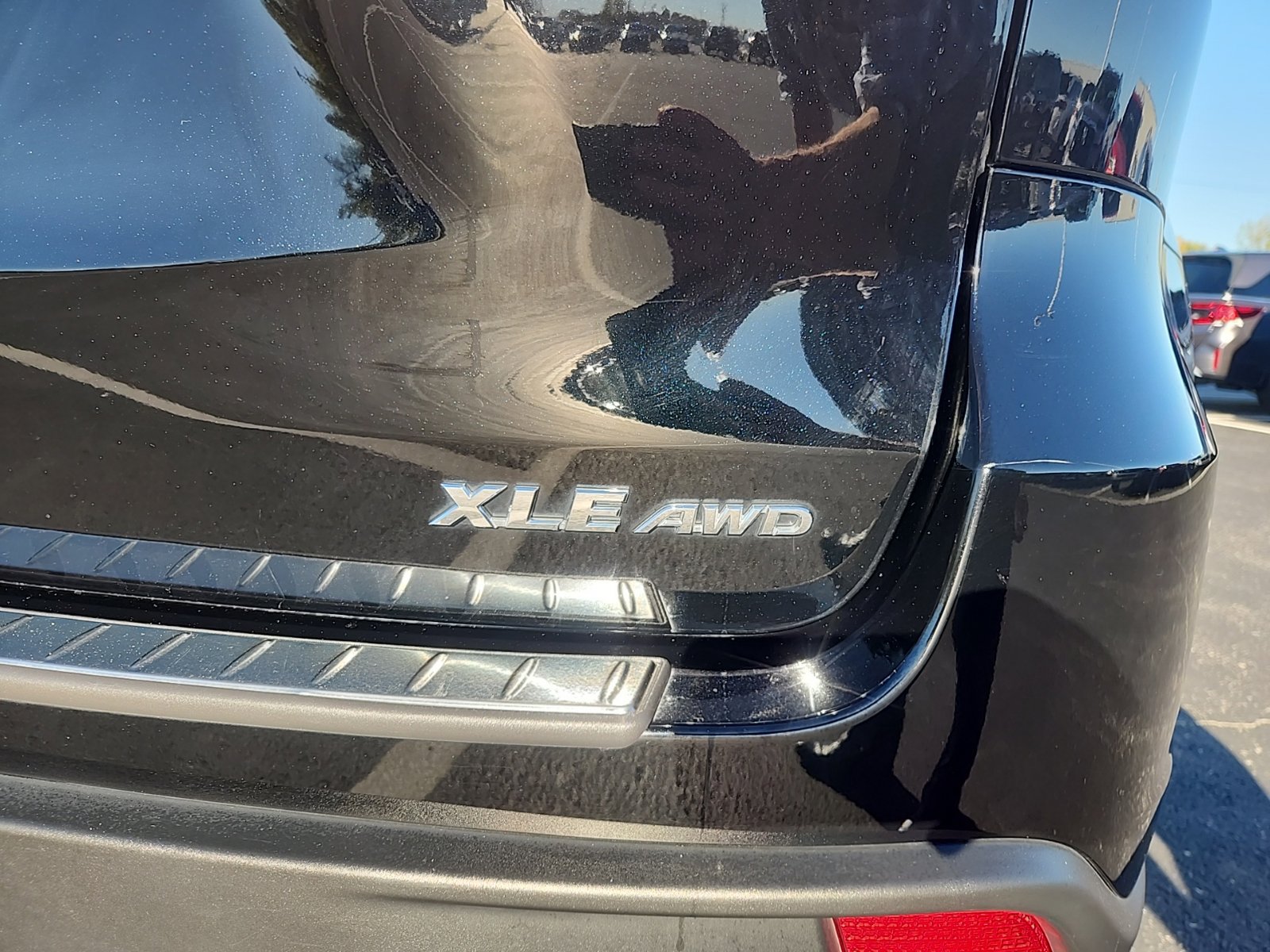 Used 2019 Toyota Highlander XLE AWD/4WD image 16