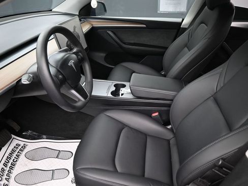 Used 2024 Tesla Model Y Long Range AWD/4WD image 19