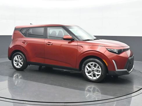 Used 2023 Kia Soul LX w/ Option Group 015 FWD image 8