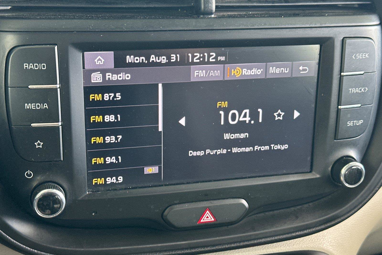 Used 2023 Kia Soul LX w/ LX Technology Package FWD image 17
