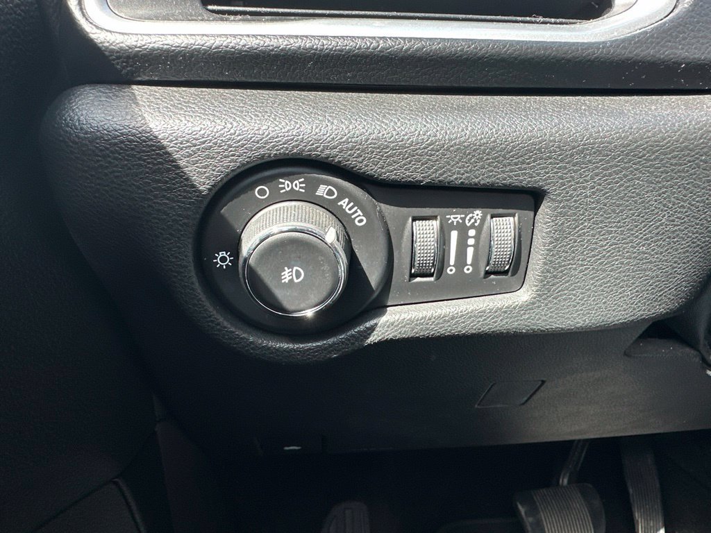 Used 2018 Chrysler Pacifica Touring Plus w/ S Appearance Package FWD image 38