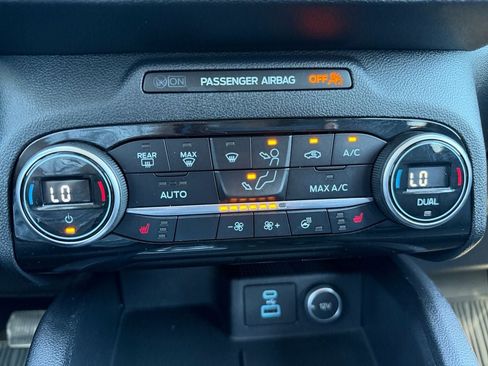 Used 2021 Ford Escape Titanium AWD/4WD image 32