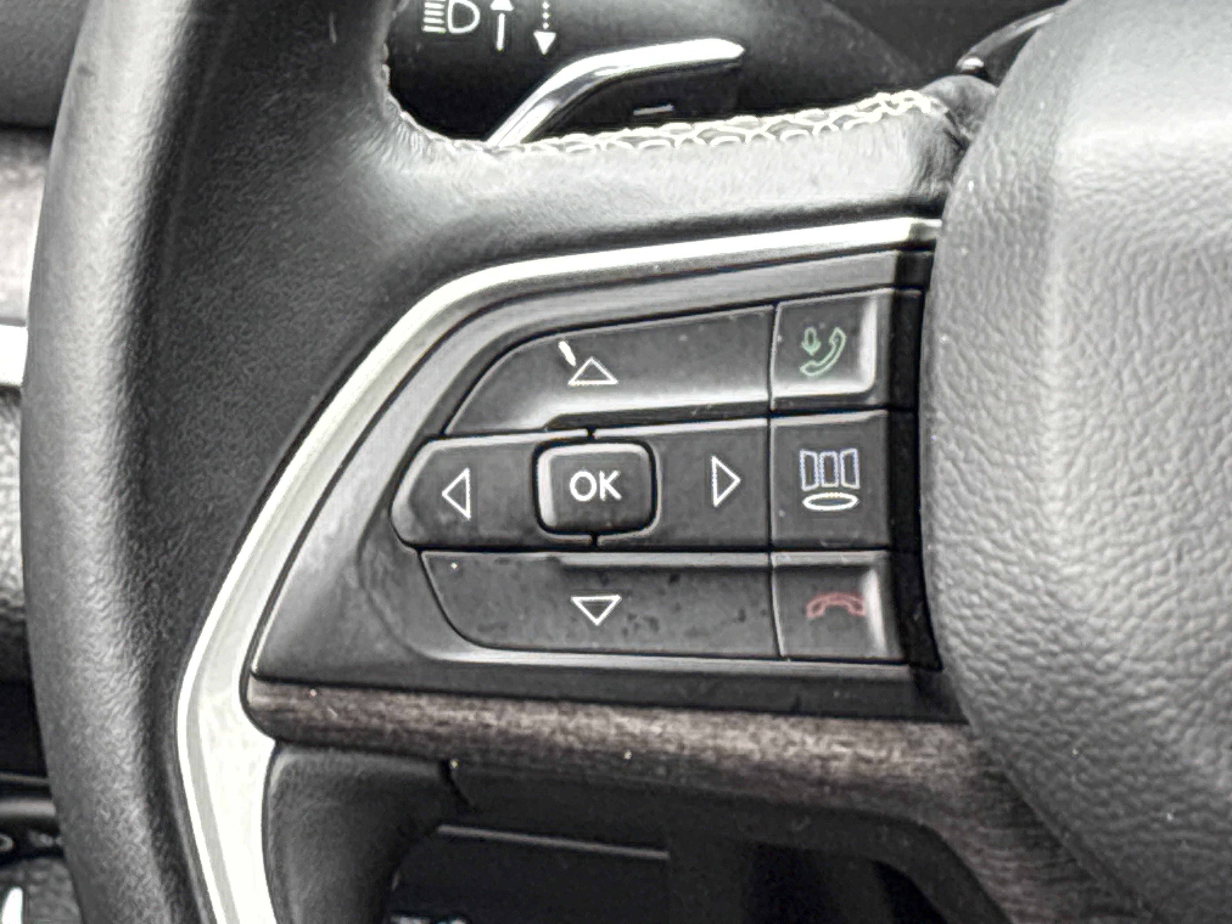 Used 2022 Jeep Grand Cherokee L Limited AWD/4WD image 22