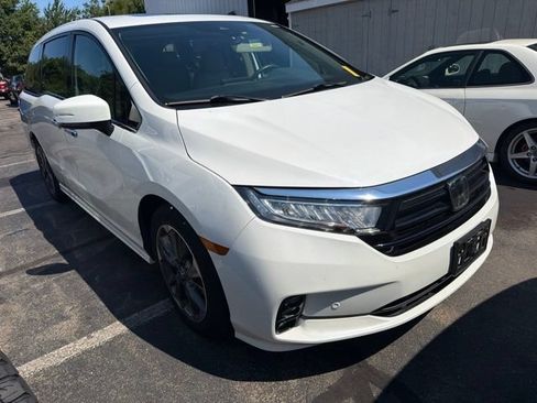 Used 2023 Honda Odyssey Elite image 3